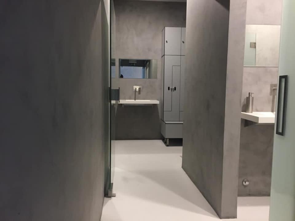 Microcimento vs. Azulejo — Qual Escolher para Casa de Banho?