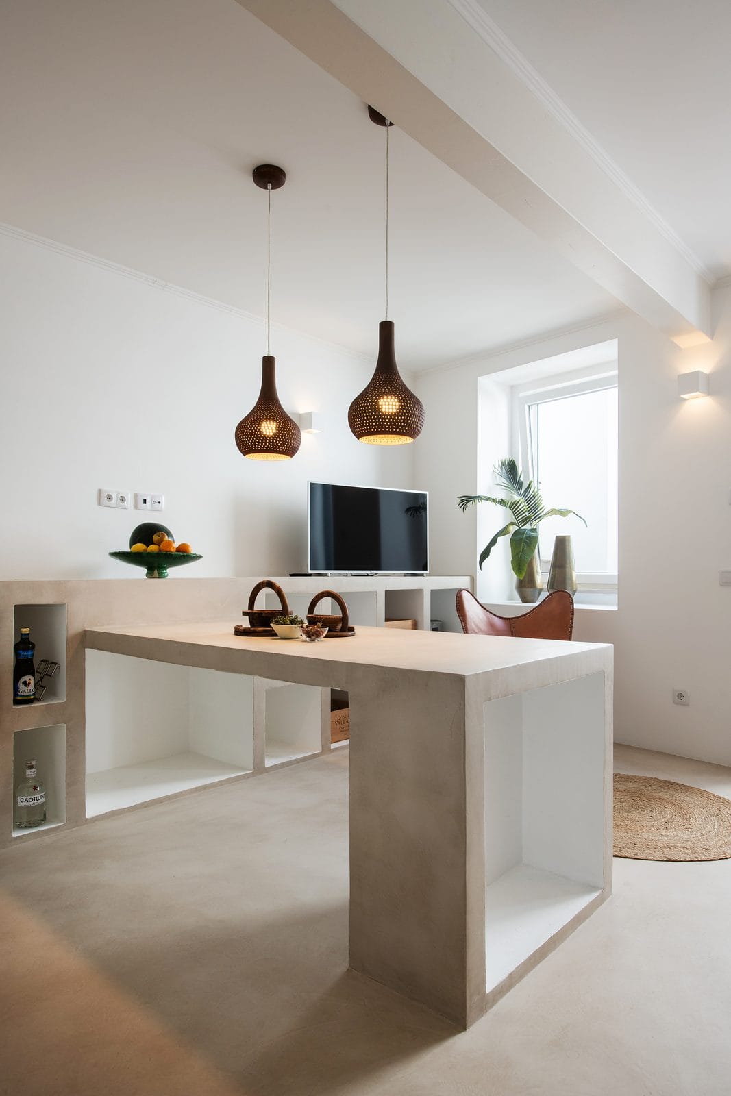 Bancada de cozinha em microcimento com acabamento contínuo e selagem técnica — KCBerry