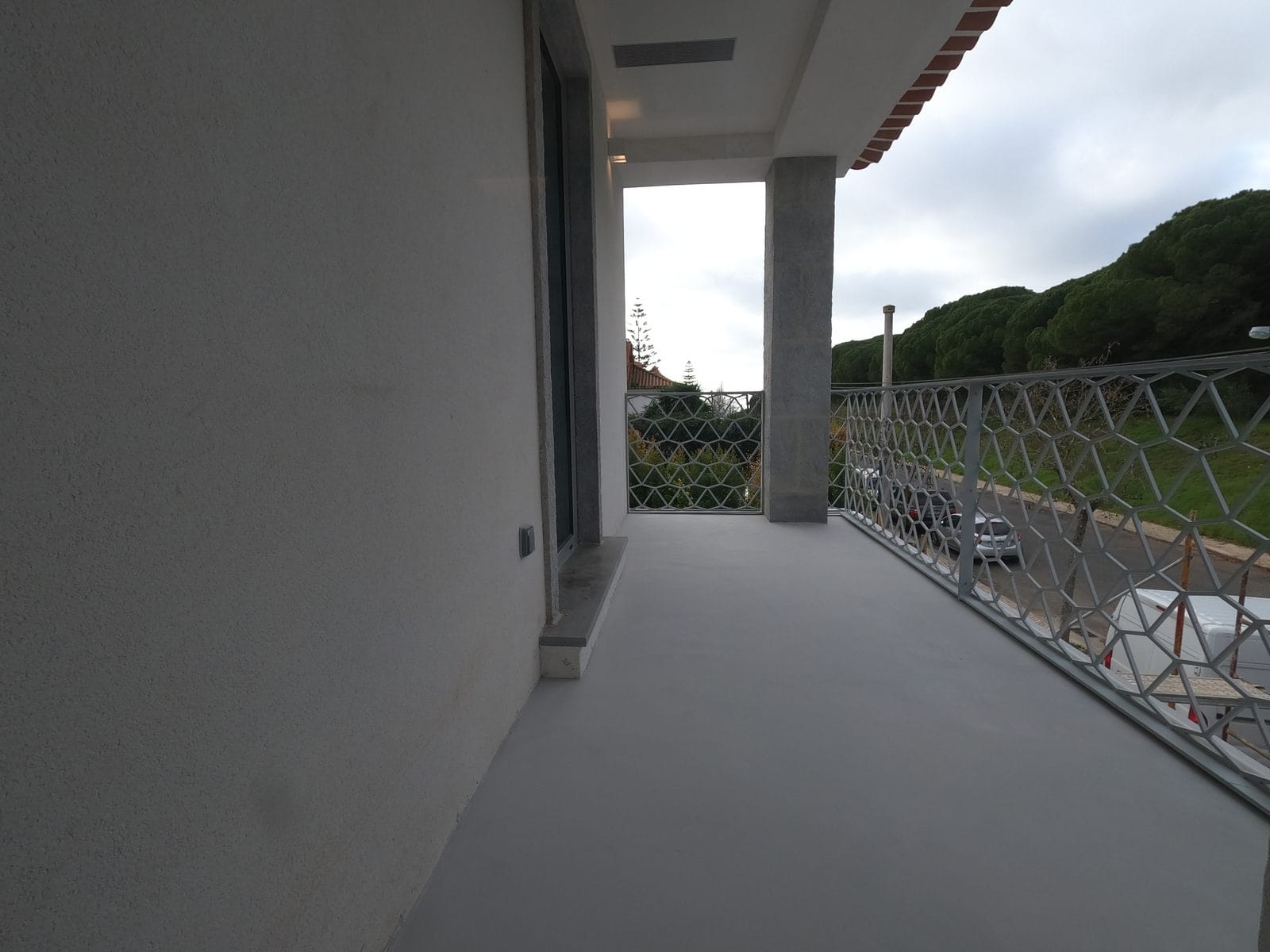Terraço exterior em microcimento com acabamento antiderrapante — KCBerry