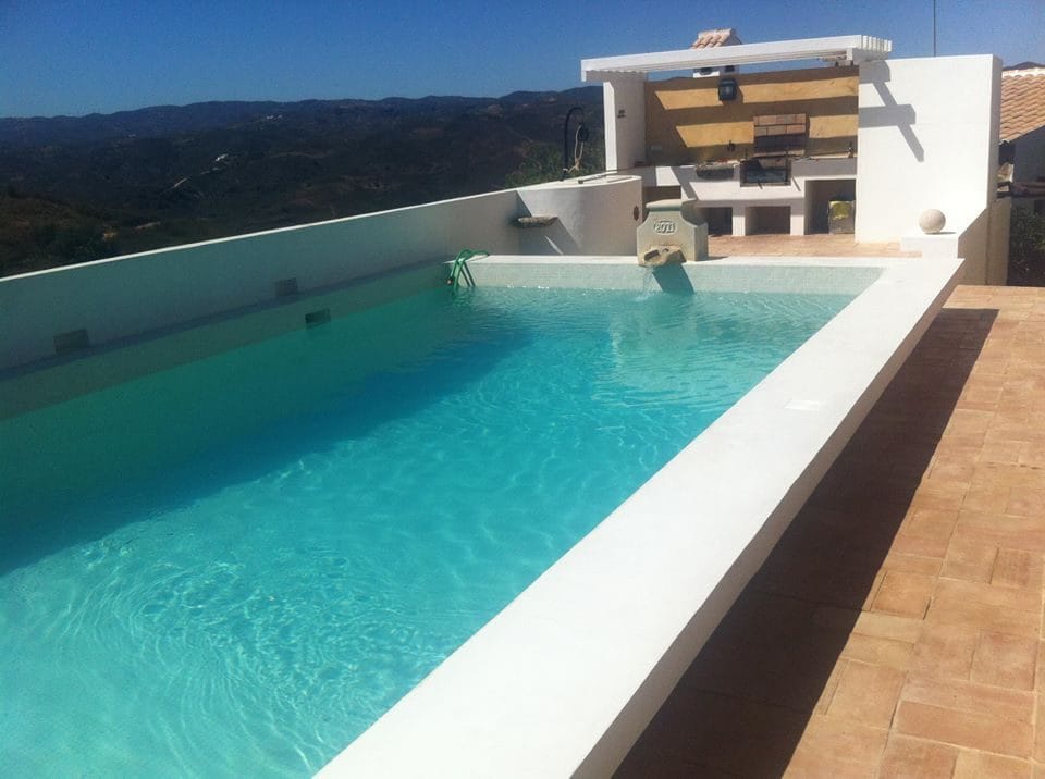Piscina em microcimento — Sistema POOL, do tanque ao coroamento