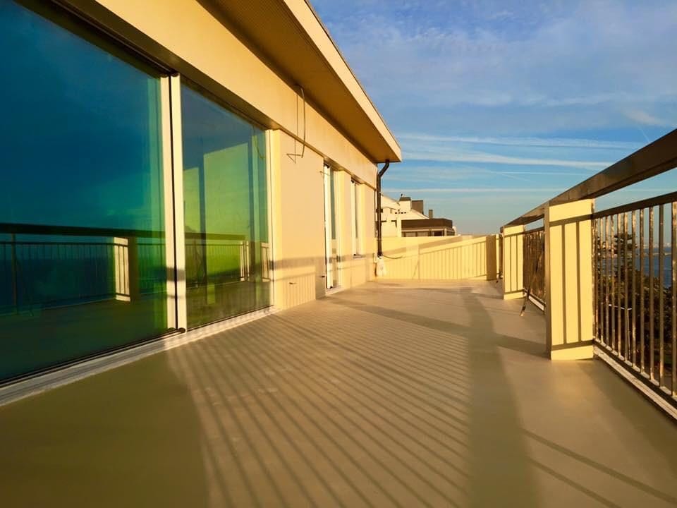 Varanda de apartamento em microcimento exterior, impermeabilizada e sem juntas — KCBerry